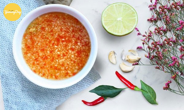 Nước chấm giúp món bánh xèo gia tăng vị ngon
