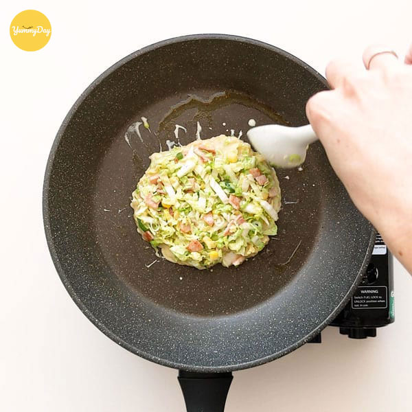 Rán bánh xèo vàng đều 2 mặt