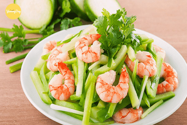 Thành phẩm món bầu xào tôm thanh mát