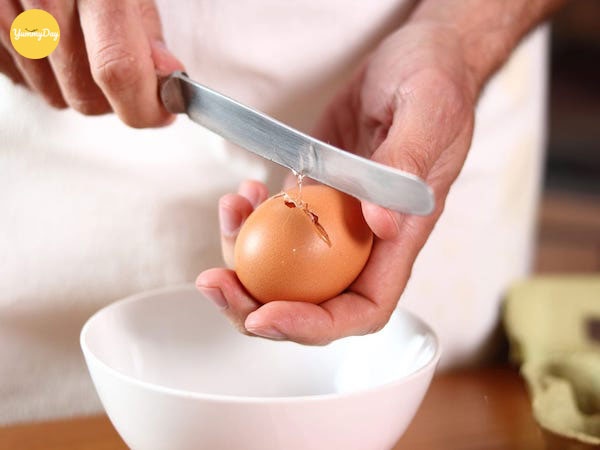 Đập trứng và đánh đều