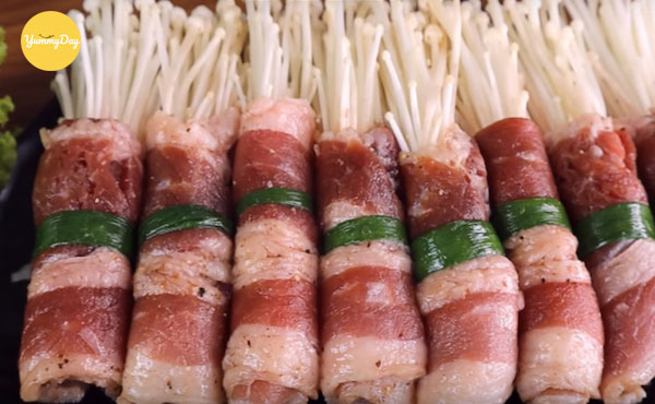 Cuốn thịt bò thật chắc và đẹp cùng nấm kim châm