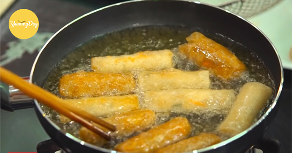 Chiên chả giò ngập dầu