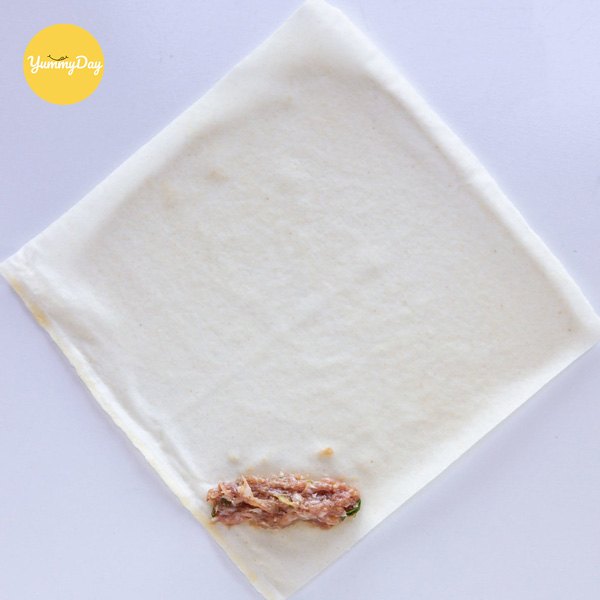 Tiến hành cuốn chả giò