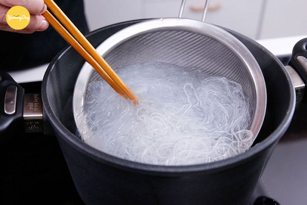 Trụng bún