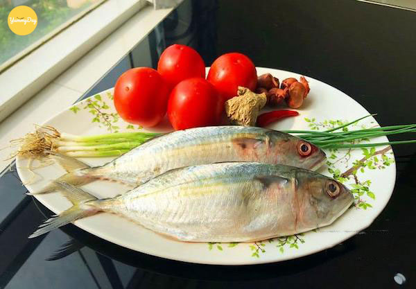 Nguyên liệu làm món cá bạc má chiên sốt cà chua