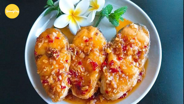 Món cá basa chiên nước mắm