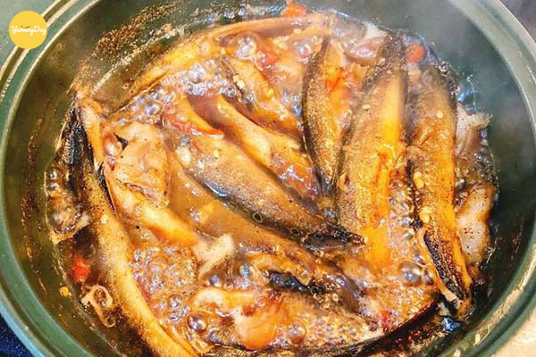 Kho cá chạch với nghệ
