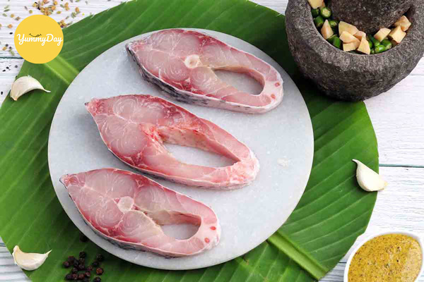 Bạn nên chọn mua những con cá chép còn sống, tươi, to
