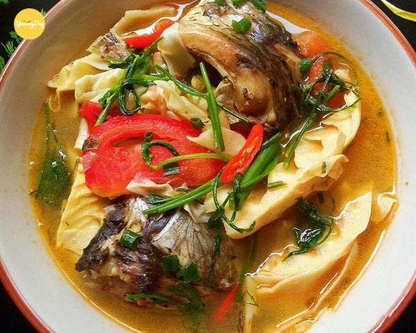 Nấu cá chép cùng với măng chua