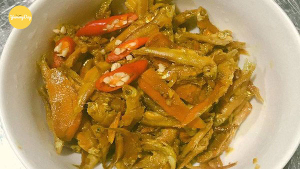 Cá cơm kho nghệ ấm lòng ngày lạnh