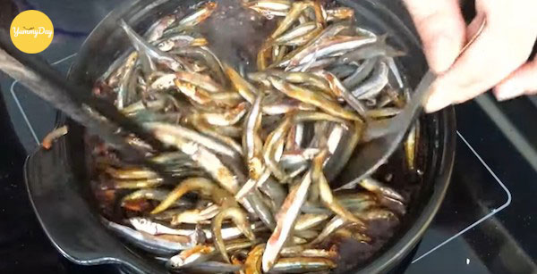 Kho cá cơm thôi nào