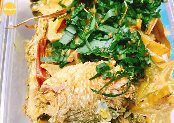 Cá diếc rục xương kho với khế
