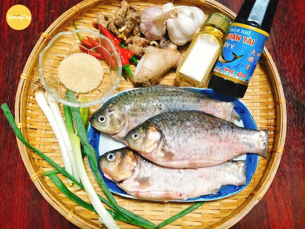 Nguyên liệu cho món cá diếc kho nghệ