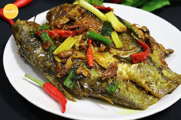 Cá diếc kho nghệ cực ngon