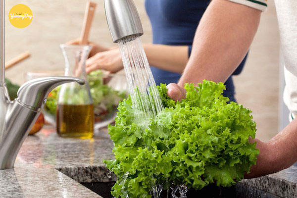 Rửa các loại rau ăn kèm