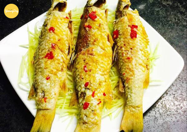Cách làm cá đối chiên mắm xoài cũng siêu đơn giản nhé!