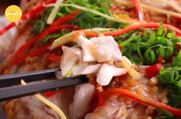 Miếng cá hồng hấp xì dầu ngon lành