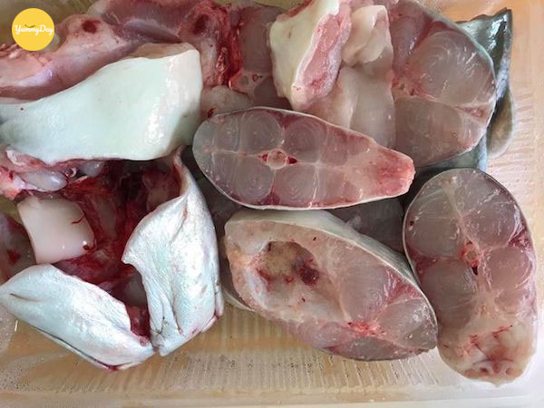 Sơ chế cá hú