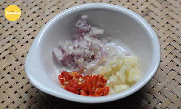 Băm nhuyễn hành tỏi