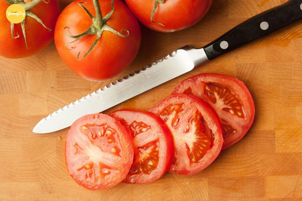 Cà chua thái lát để trang trí