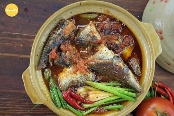 Món cá nục kho nước dừa ngon nhức nách đổi vị cho tuần mới