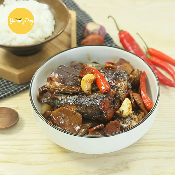 Cá nục kho riềng nhìn là đã thèm