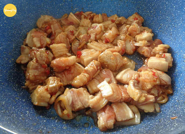 Xào săn thịt ba chỉ