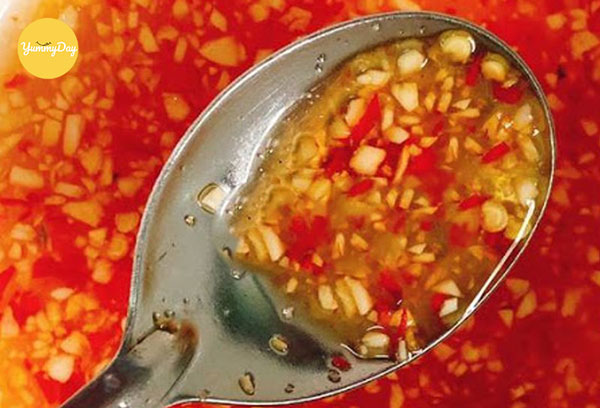 Làm nước chấm cá saba nướng