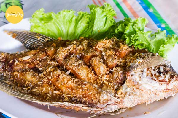 Chiên cá tai tượng ngập dầu
