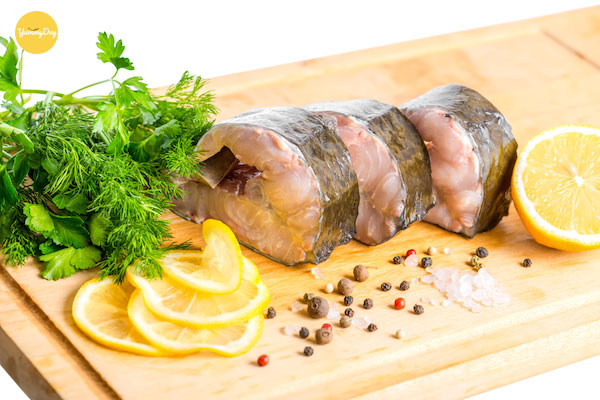 Cắt lát cá để dễ chế biến và thưởng thức hơn