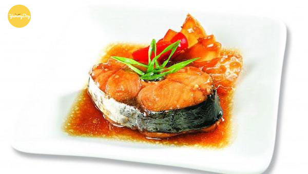 Thành phẩm món cá thu kho thơm
