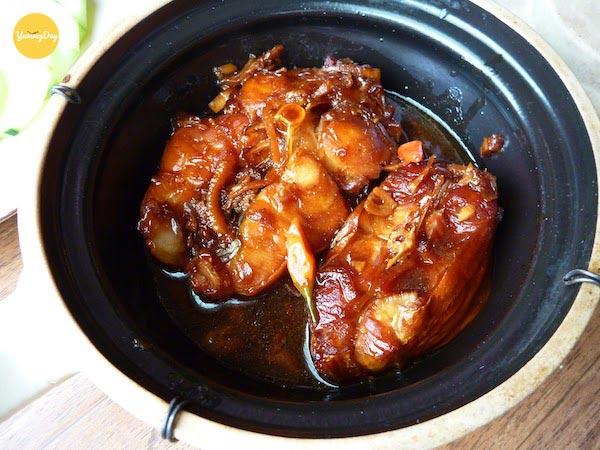Kho cá với lửa liêu riêu