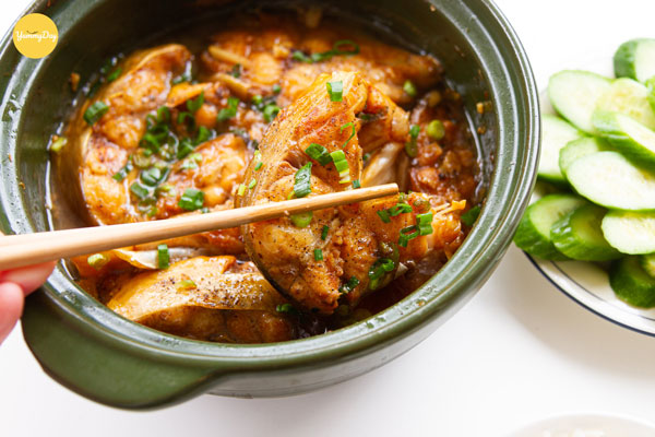 Kho cá trê với nghệ sêu ngon