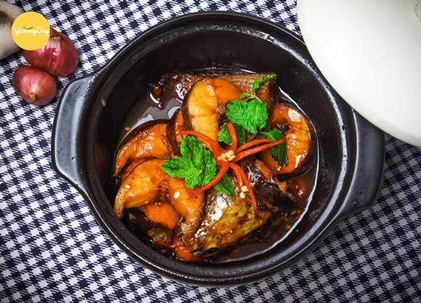 Món cá trê kho riềng thơm ngon đã hoàn thành