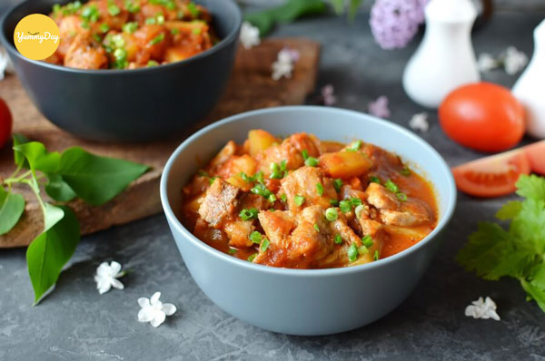 Cá trê kho tộ với thịt ba rọi hấp dẫn