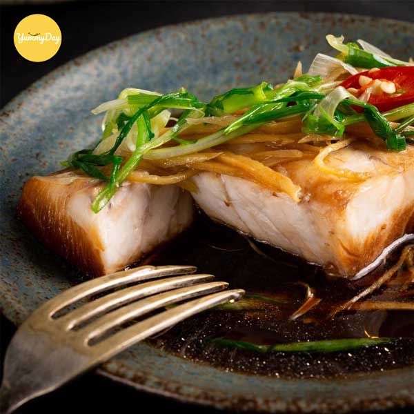 Thưởng thức món cá trê kho tương bần