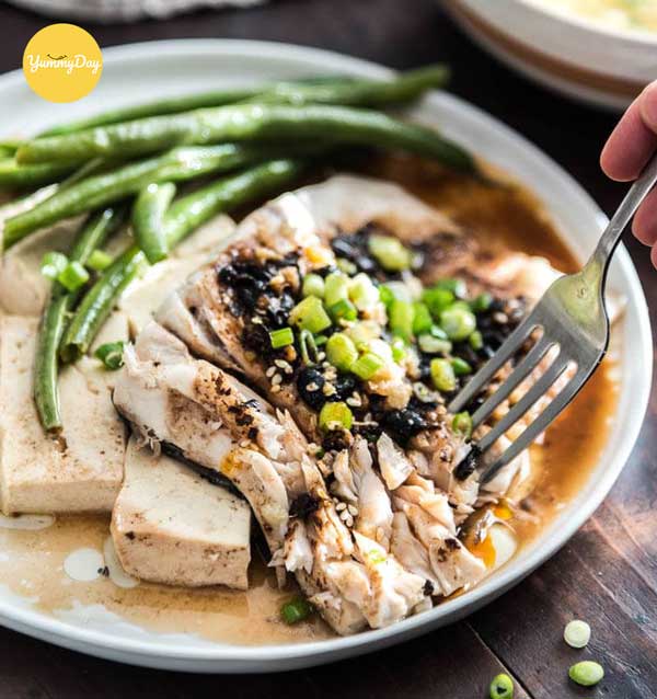Thưởng thức món cá trê kho tương hột thơm ngon