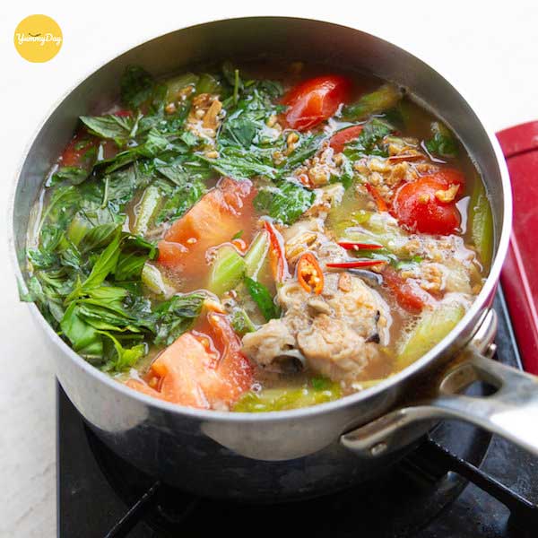 Cá trê nấu canh chua nhìn hấp dẫn vô cùng