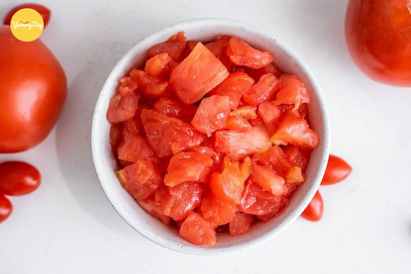 Cà chua thái hạt lựu