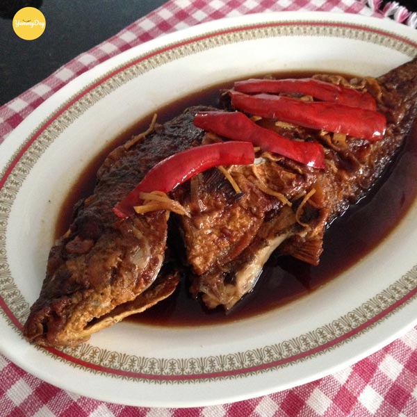 Món cá diếc kho tương thơm ngon