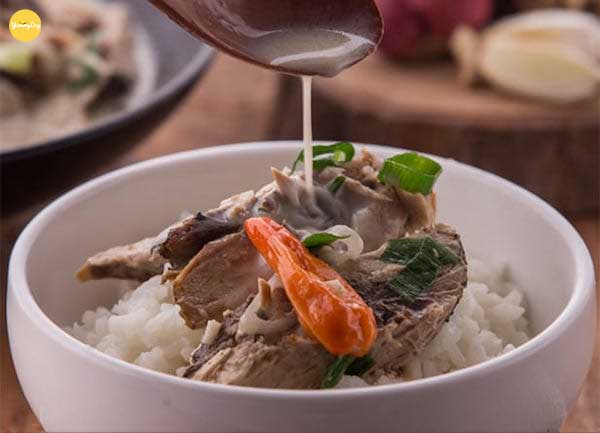 Cá ngừ kho nước dừa ăn chung với cơm là nhất
