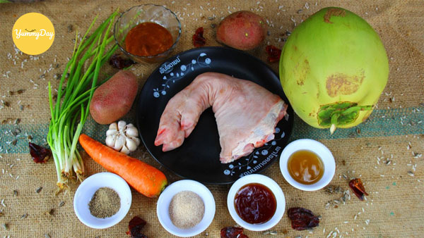 Nguyên liệu cho món giò heo kho củ cải