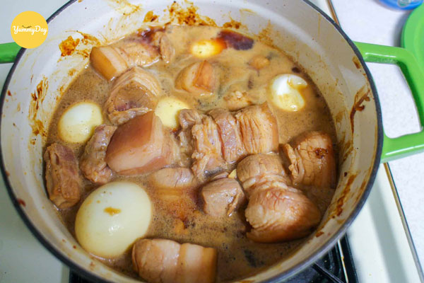 Kho thịt heo và trứng