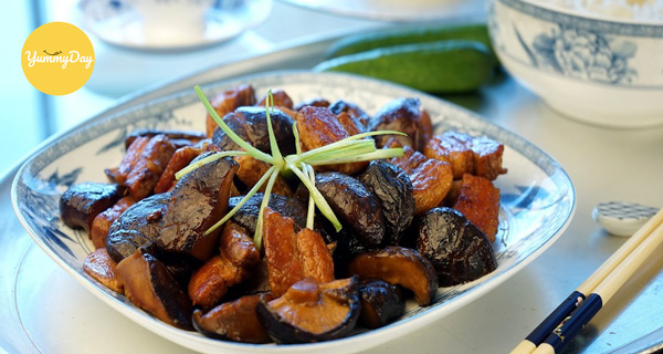 Thịt heo kho nấm hương ngon lành
