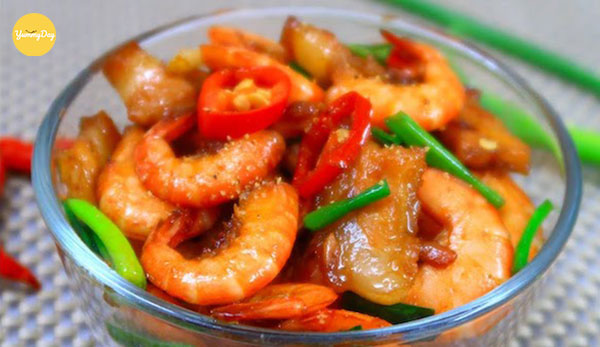 Món thịt kho tôm đậm đà hương Việt
