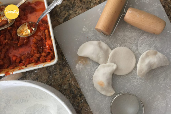 Bọc vỏ bánh nhân tôm thịt