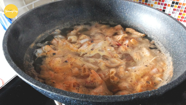 Luộc sơ tôm trước nhé
