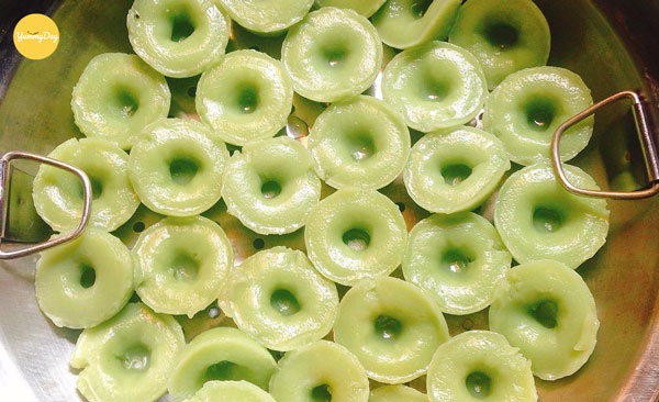 Bánh bèo được hấp chín