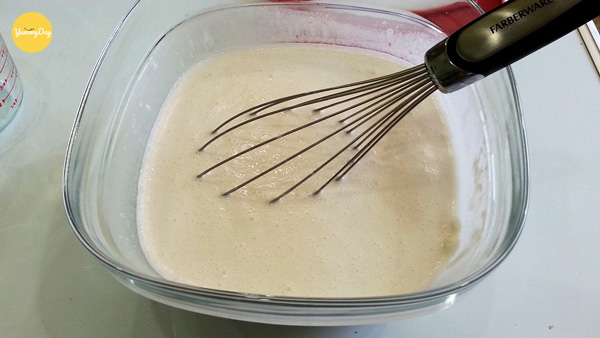 Tiến hành làm bột bánh bò