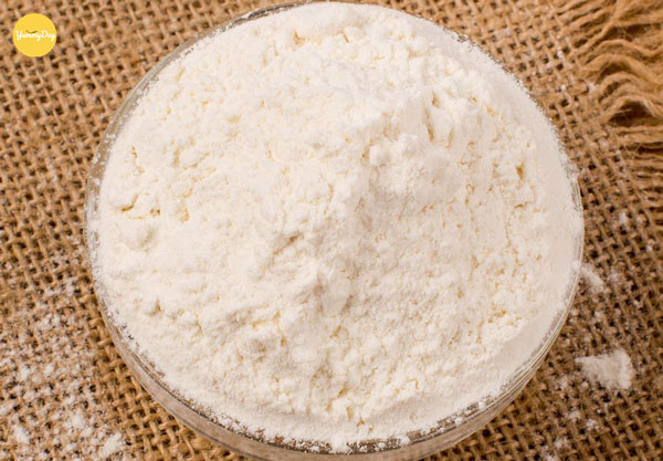 Chuẩn bị bột để làm vỏ bánh bột lọc